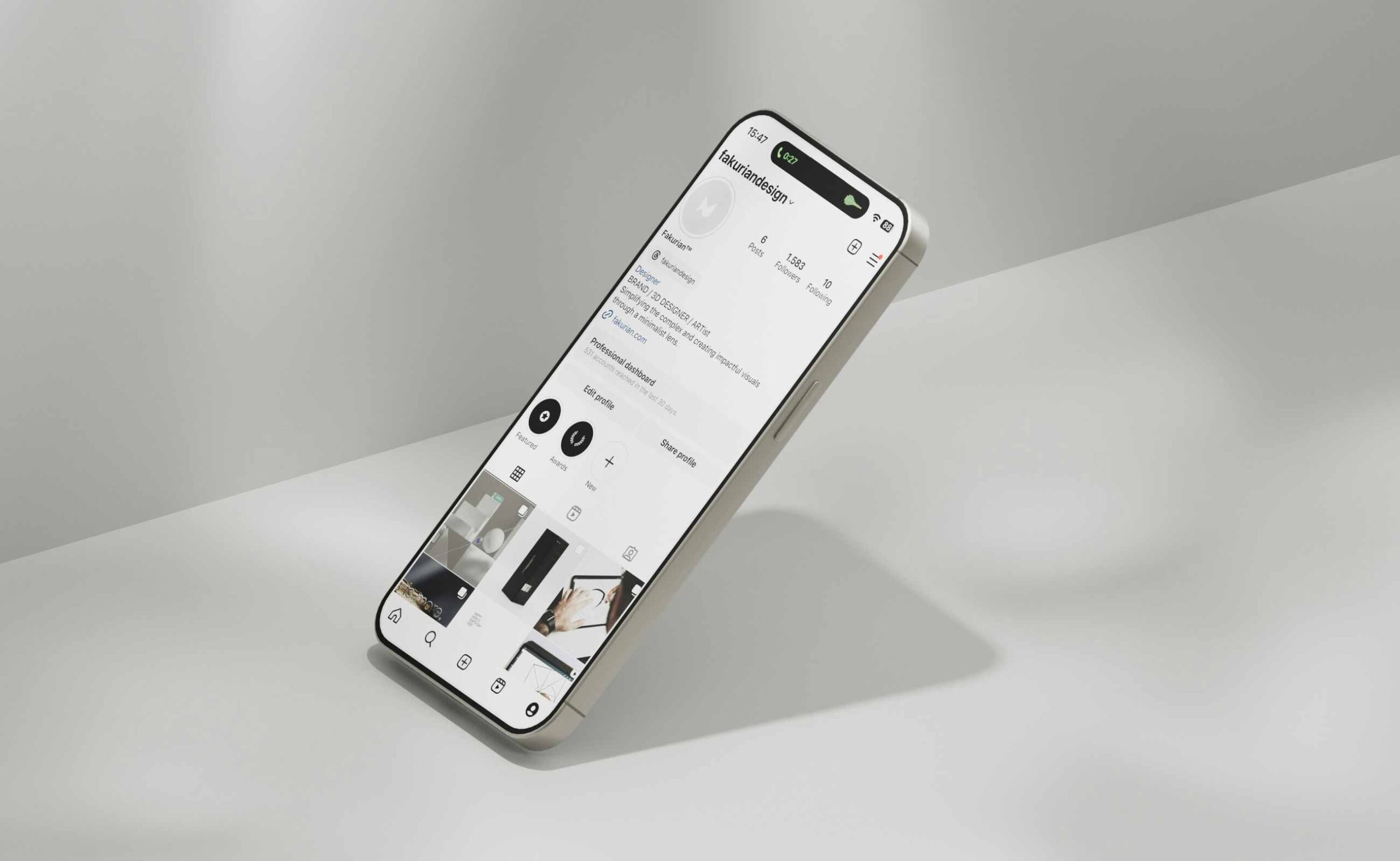 single-post-image-1 Mobile device mockup.